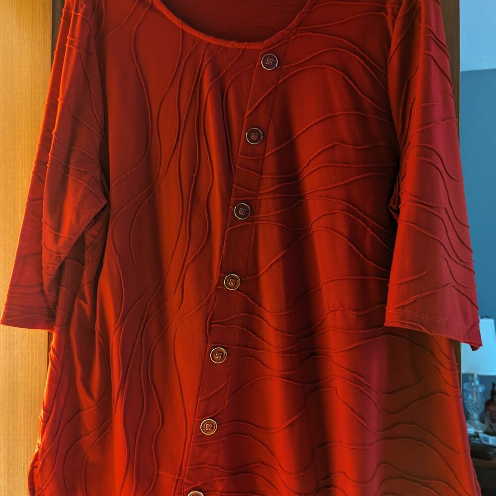 Southern Lady Top Womens  Petite XL Red Diagonal Button Accents Wavy Texture
